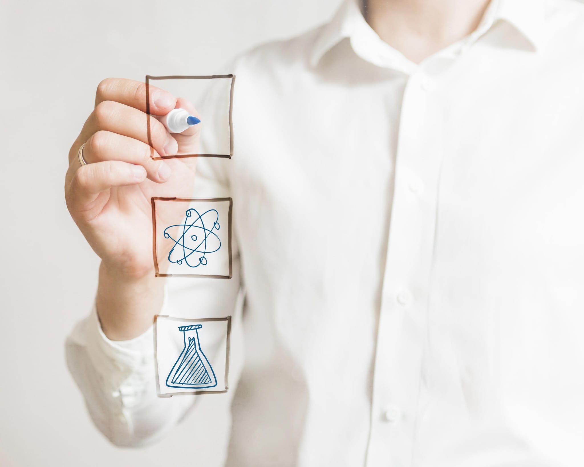 ¿Cómo escribir objetivos claros en un proyecto?